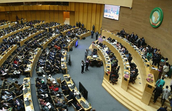 Afrika Birliği Sudan'ın üyeliğini askıya aldı