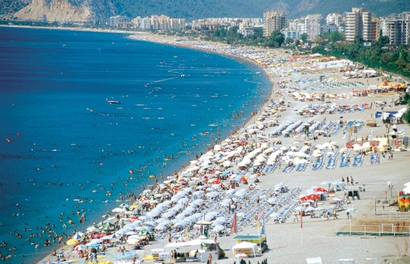 Antalya bayramda 400 bin kişiyi ağırladı