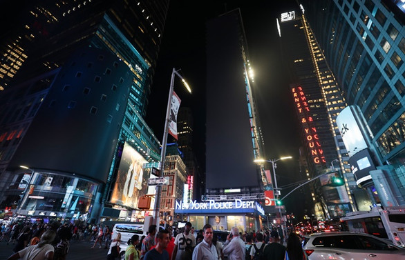 New York karanlığa gömüldü