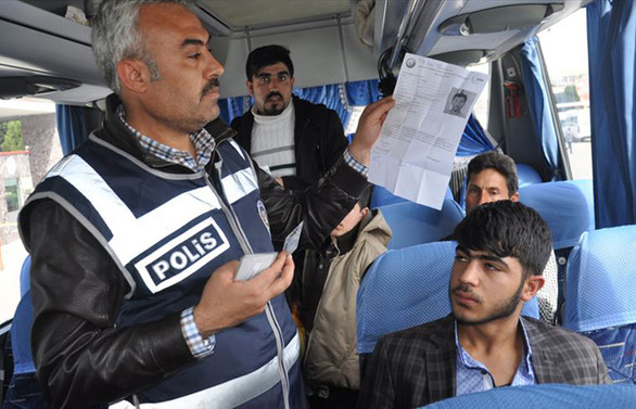 Suriyelilere 'yol izin belgesi' uyarısı