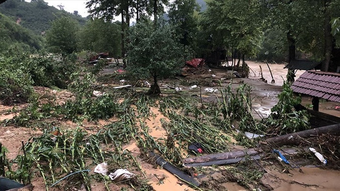 Düzce'de heyelanda mahsur kalan 56 kişi kurtarıldı