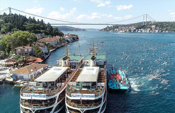 İstanbul Boğazı gemi geçişlerine kapatıldı