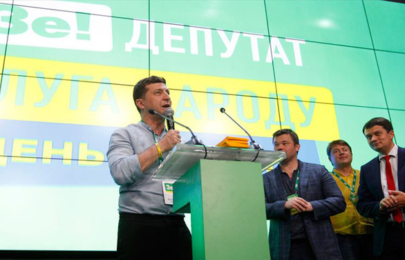 Ukrayna'daki seçimde Zelenskiy'in partisi önde