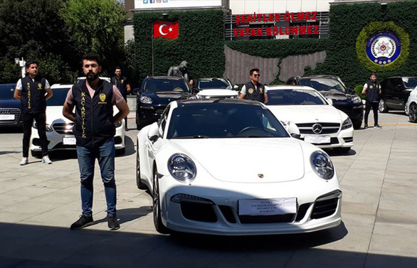 İstanbul merkezli lüks otomobil kaçakçılığı operasyonu: 21 gözaltı