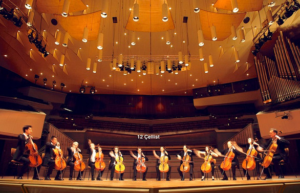 Bir Sonbahar Festivali “Neue! Step”