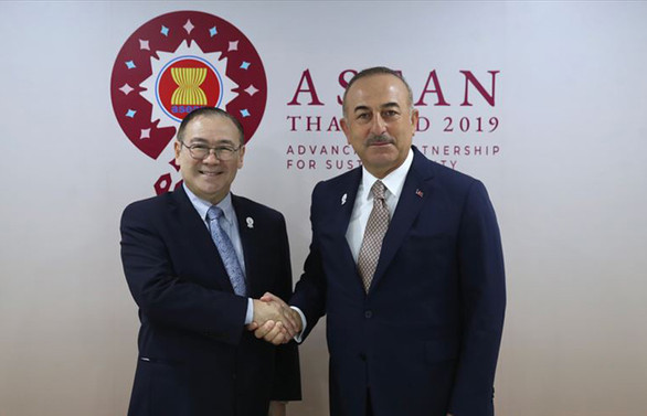 Çavuşoğlu, Filipinli mevkidaşı ile görüştü