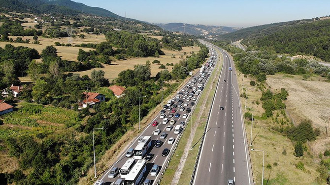 Anadolu Otoyolu'nda trafik yoğunluğu
