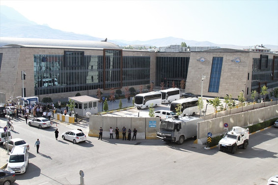 3 büyükşehir belediye başkanı görevden uzaklaştırıldı