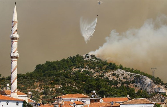 İzmir'deki orman yangını iki ilçeye sıçradı