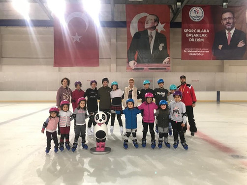 Gebze Buz Akademisi buz pateni ve buz hokeyi sporcuları yetiştiriyor