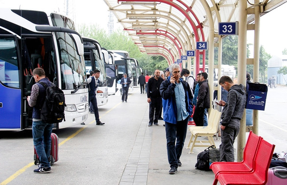 Otobüs biletleri tükendi, ek seferler de doluyor