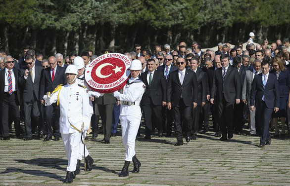 Çavuşoğlu, büyükelçilerle Anıtkabir'i ziyaret etti