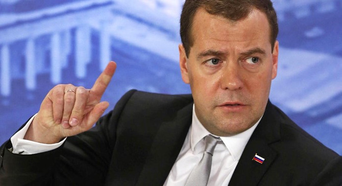 Medvedev: Rusya'da yatırım iklimi zehirlendi