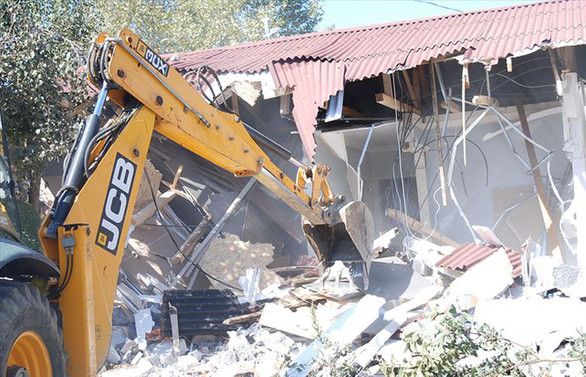 Beykoz'da orman arazisindeki kaçak yapılar yıkılıyor