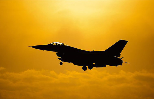 Fransa'da Belçika'ya ait F-16 savaş uçağı düştü