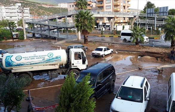 Muğla ve Aydın'da kuvvetli sağanak etkili oldu