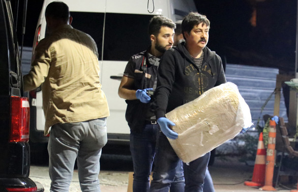 İzmir'de yaklaşık 1 ton uyuşturucu ele geçirildi