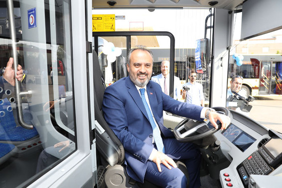Büyükşehir, toplu taşıma filosunu gençleştirdi