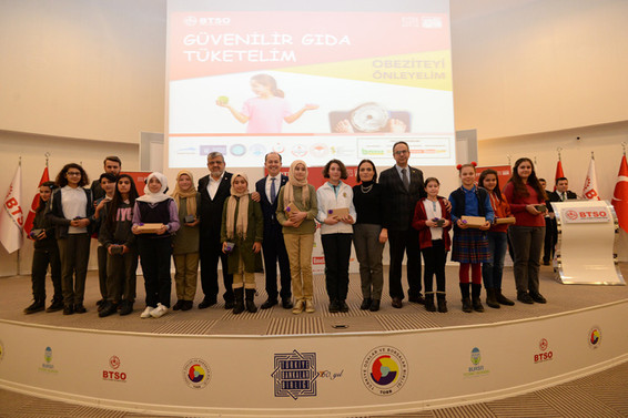 Obeziteyi resimlerine yansıttılar