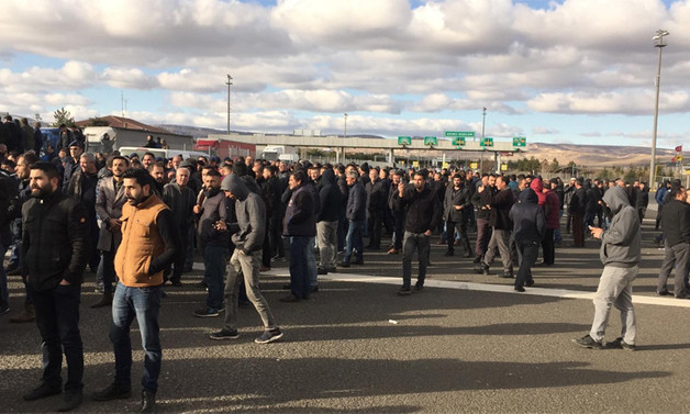 Kamyoncular gişeleri kapattı