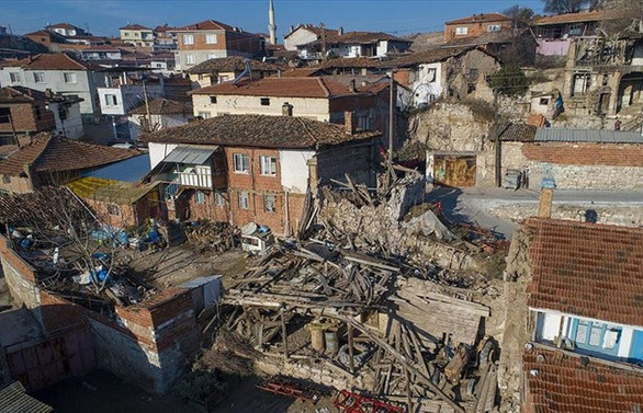Manisa'daki deprem sonrası hasar tespit çalışması başlatıldı