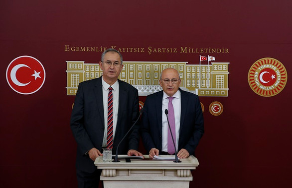 CHP'den basın kartı eleştirisi