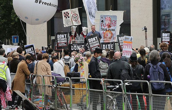 Assange'ın ABD'ye iade davasında karar 4 Ocak'ta verilecek