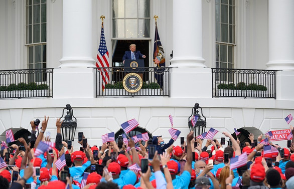 Trump, COVID-19 sonrası ilk kez kamuya açık bir etkinliğe katıldı