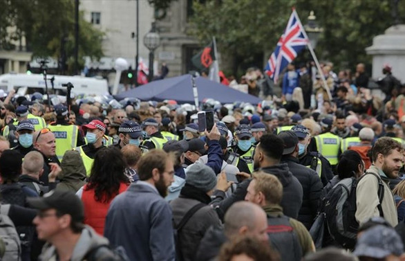 Londra'da COVID-19 kısıtlamaları sıkılaştırılıyor