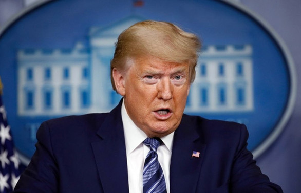 Trump, Twitter ve Facebook'u eleştirdi