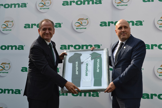 Aroma 50’nci yaşını Bursaspor oyuncularıyla kutladı