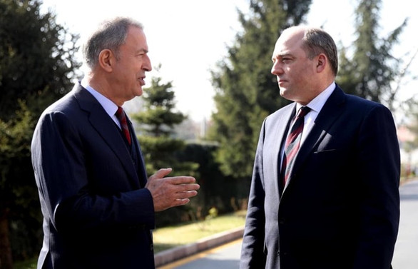 Bakan Akar, İngiliz mevkidaşı ile görüştü