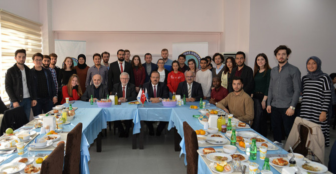 Vali Canbolat, öğrencilerle buluştu