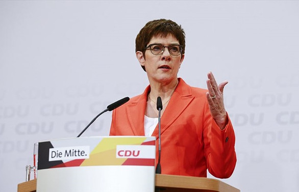 Almanya'daki siyasi kriz büyüyor, CDU başkanı istifa ediyor