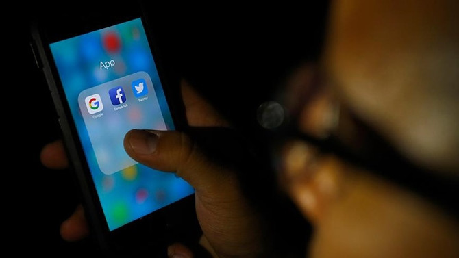 Rusya'dan Facebook ve Twitter'e para cezası