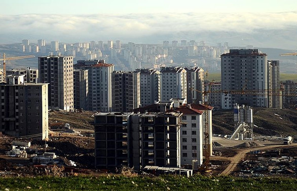 Yapı ruhsatları sayısı bir yılda yarıya indi