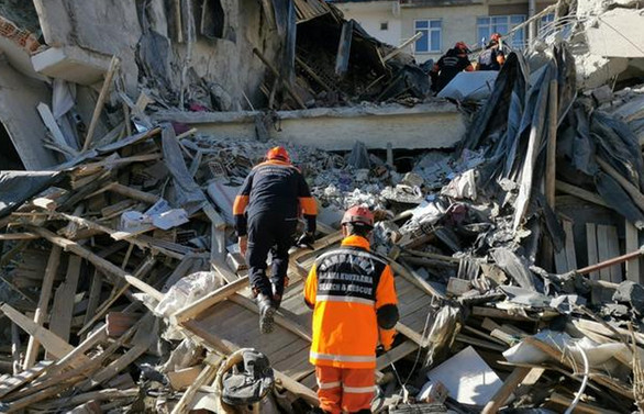 Deprem bölgesinde görev yapan personele tazminat
