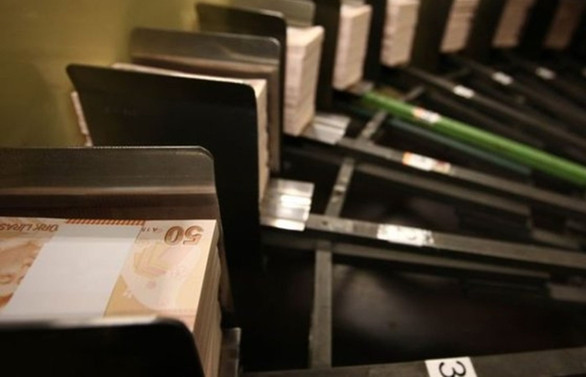 Hazine 4,4 milyar lira borçlandı