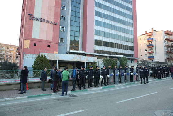 Tower Plaza’da tahliye süreci başladı