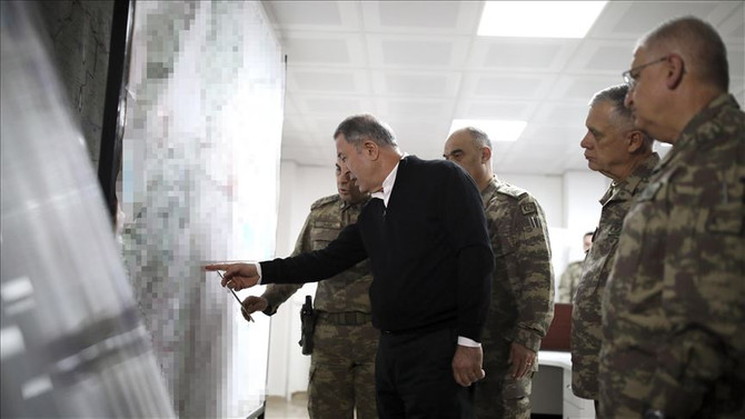 Akar ve komutanlar sıfır noktasında