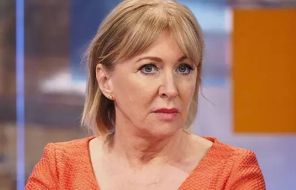 İngiltere Sağlık Bakan Yardımcısı Dorries'te virüs tespit edildi