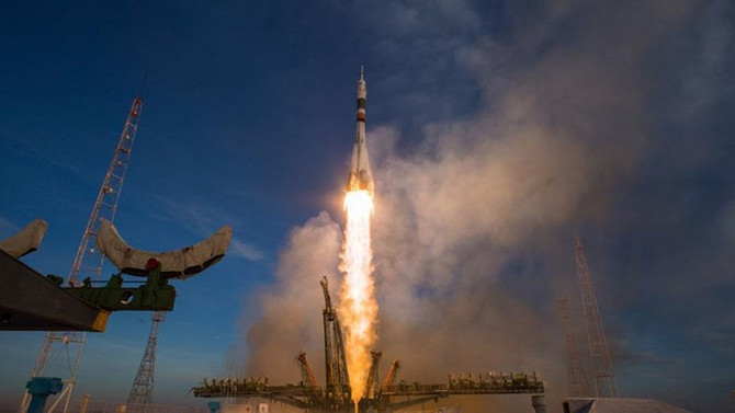 NASA, Ay roketi çalışmalarını askıya alıyor