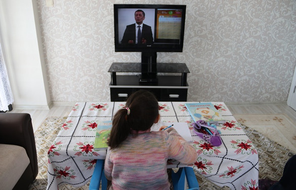 Uzaktan eğitim başladı, ilk ders Bakan Selçuk'tan
