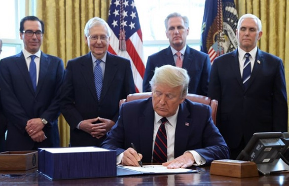 Trump, 2,2 trilyon dolarlık paketi onayladı