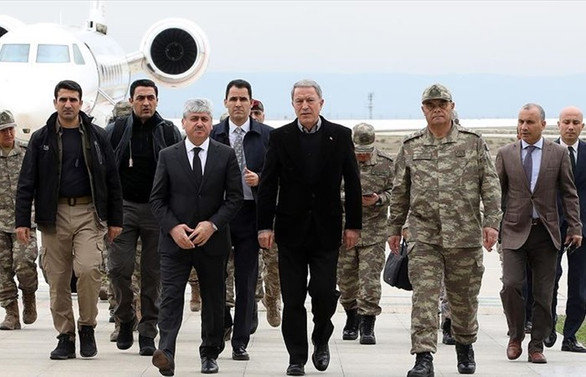 Bakan Akar ve komutanlar sınırın sıfır noktasında