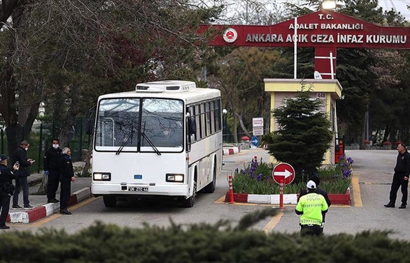 Cezaevlerinden tahliyeler başladı