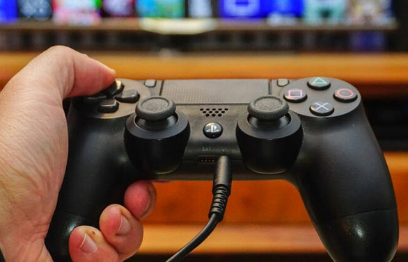 https www dunya com gundem konsollara ek vergi geldi playstation 4 hizla tukendi haberi 468169
