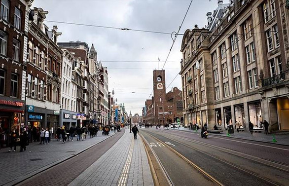 Hollanda'da COVID-19 önlemleri gevşetiliyor