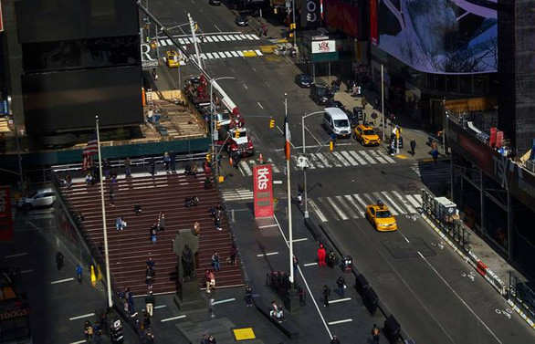New York Valisi Cuomo: Bazı iş yerleri 15 Mayıs'ta açılabilir