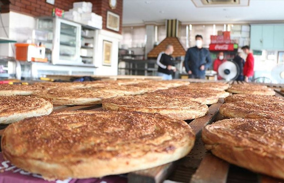 Aksaray'da sahur sofralarının lezzeti: Tahinli pide